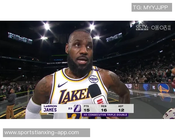 湖人三巨头意外落后马刺20分老詹精彩隔扣引发热议